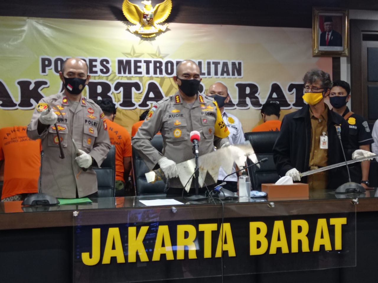 Polres Metro Jakarta Barat Amankan 6 Pelaku Tawuran Geng Romusha & Geng Pesing