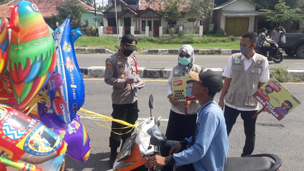 Polsek Krangkeng Giat Rutin Oprasi Yustisi Razia Masker