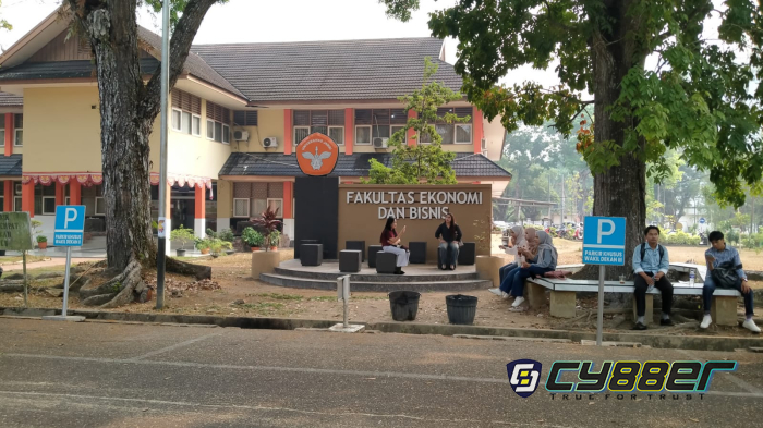 Pagi Ceria di FEB Universitas Jambi, Mahasiswa Bersiap Menimba Ilmu