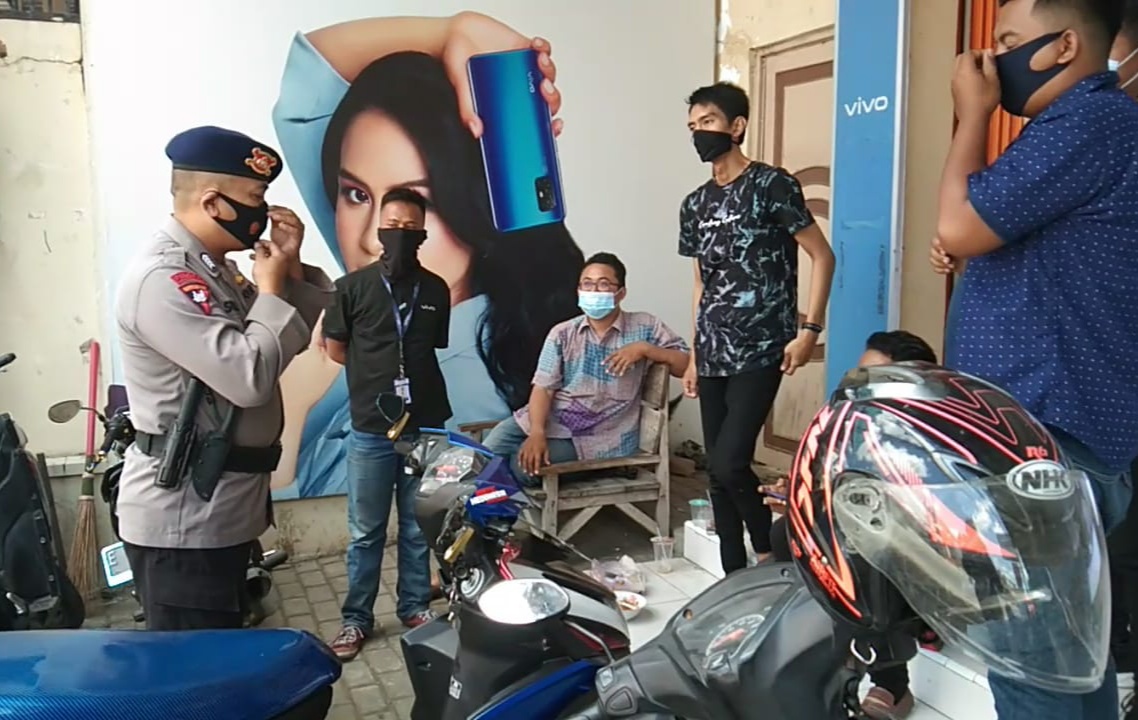 Sat Brimob Polda Jabar, Sosialisasi Pakai Masker  Sebagai Gaya Hidup