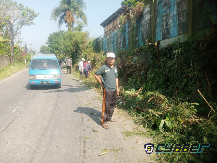 Desa Warung Menteng Laksanakan Program Jumat Bersih Ciptakan Lingkungan Sehat