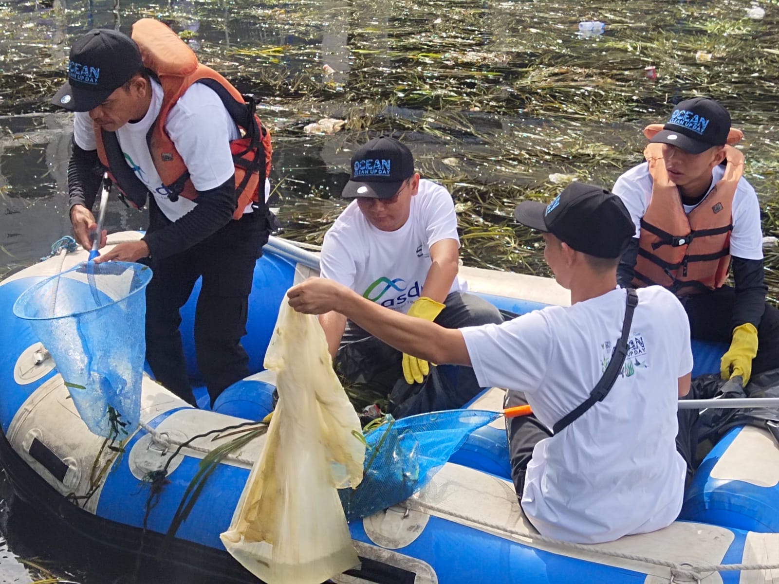 Peduli Kelestarian Lingkungan, 27 Cabang PT ASDP Kembali Gelar Ocean Clean Up Day Dengan Target Sampah Pastik Hingga 20 Ton 