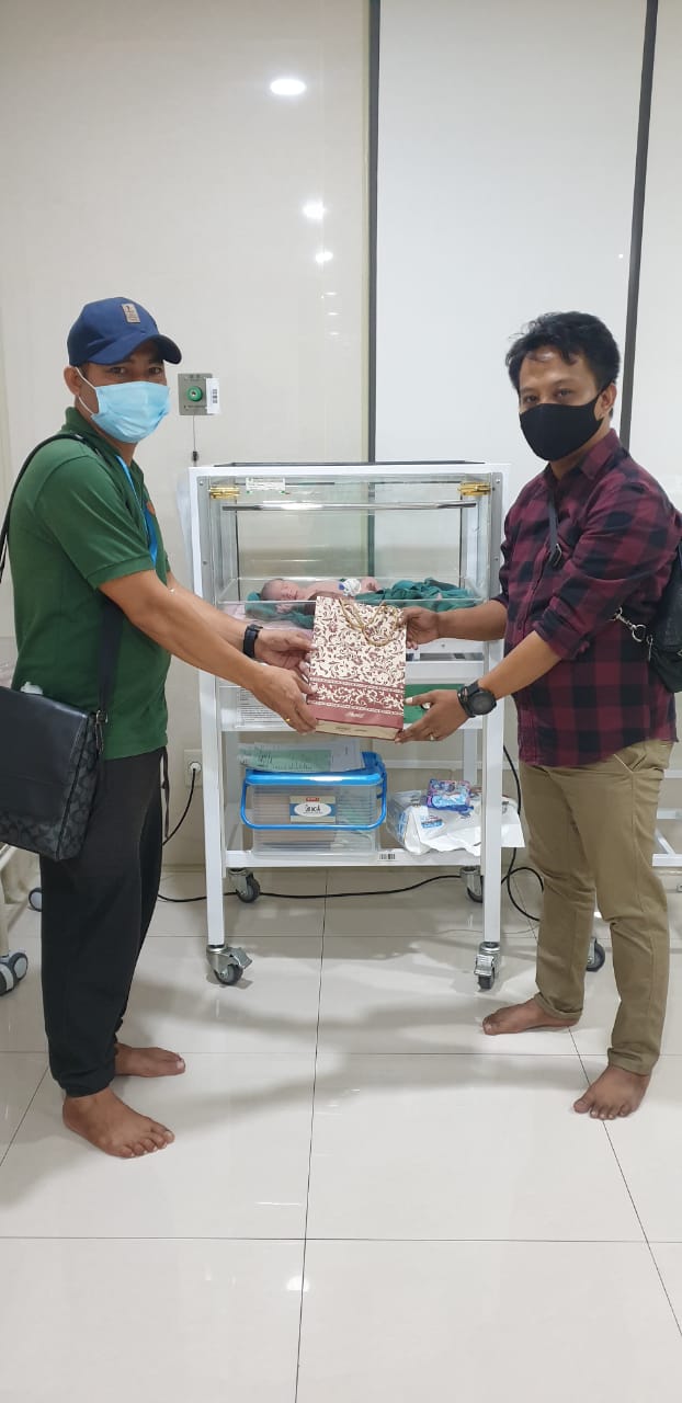 Lahir di HUT Bhayangkara, Bayi Kembar Personel Polda Sumut Diberi Hadiah oleh Kabaharkam