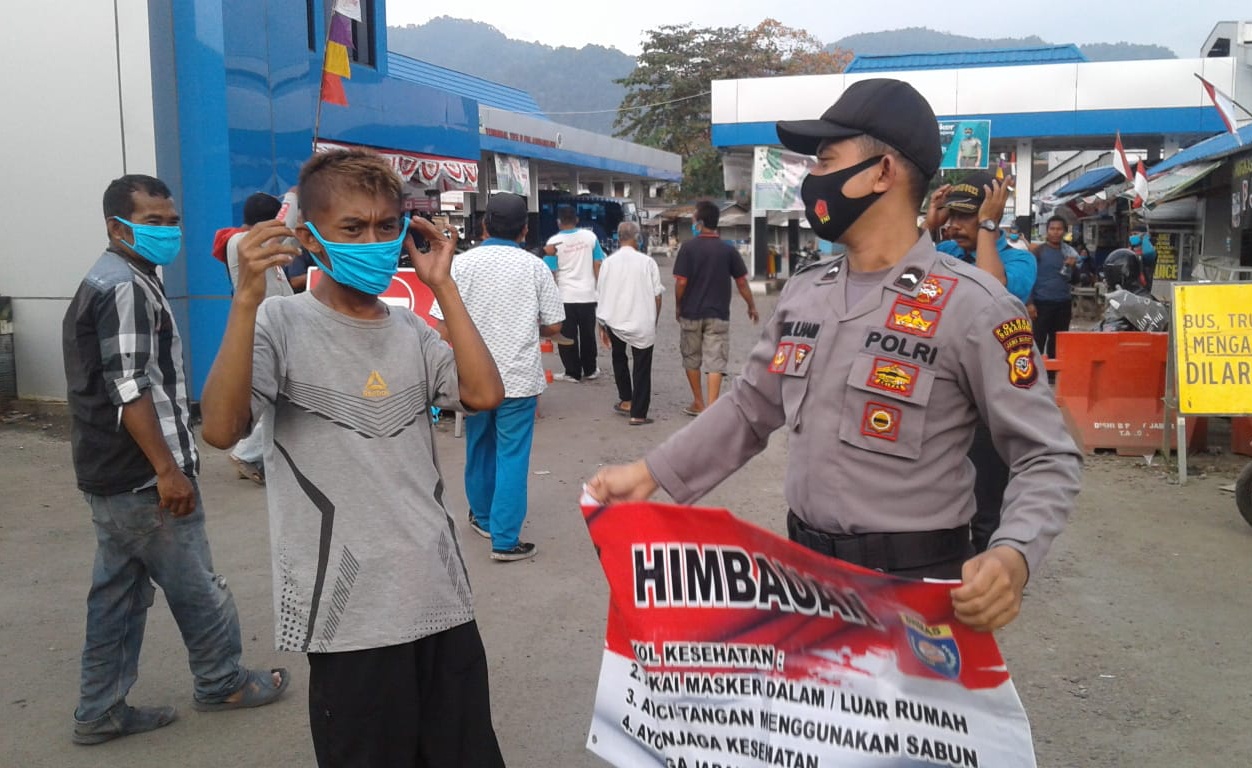2000 Masker Dibagikan Polres Sukabumi di Sepanjang Jalan Siliwangi, Palabuan Ratu