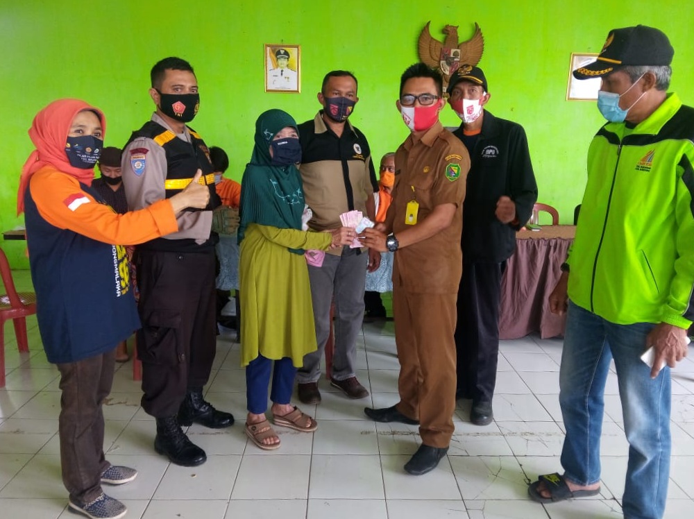 Pemdes Bojong Malaka Salurkan BLT DD Tahan 6