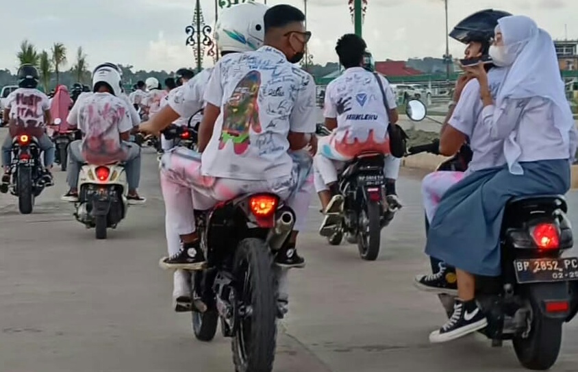Tidak Peduli Pandemi, Para Pelajar Tanjungpinang Rayakan Kelulusan Dengan Konvoi