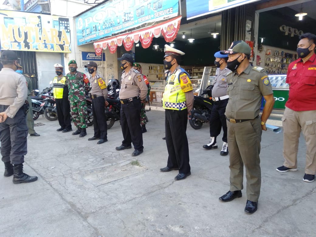 Tiga Pilar Kandanghaur, Giat Pendisiplinan Pemakean Masker Pada Masyarakat di Fase AKB
