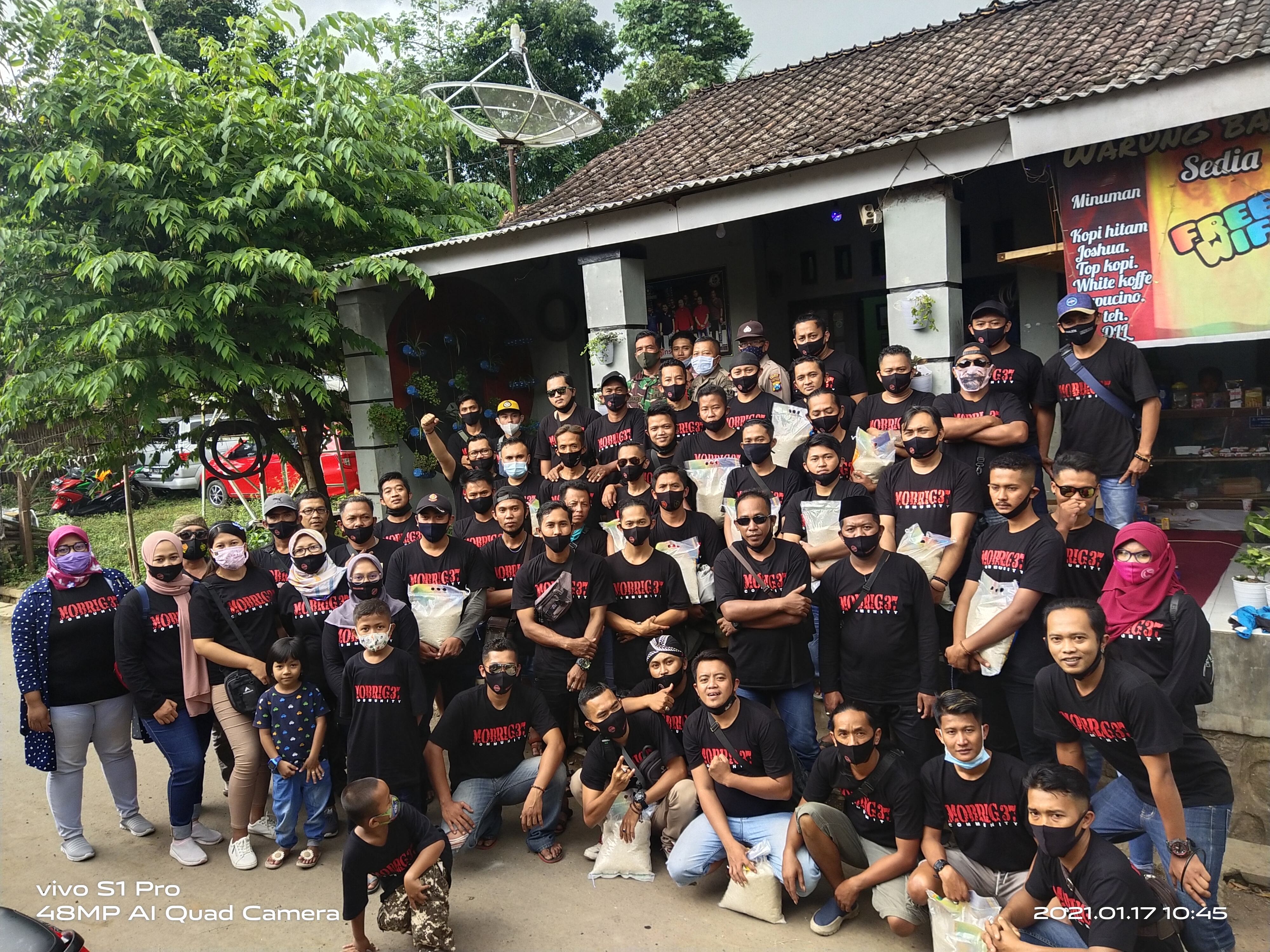 Forkopimka Grujugan Dukung Giat Mobrig37 Bagi Sembako Di Desa Taman Grujugan