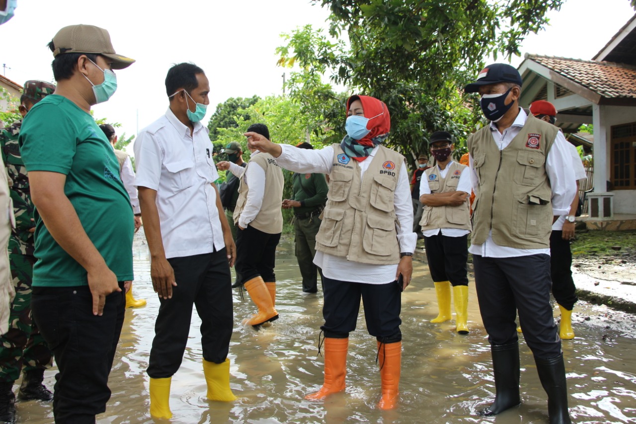 Bupati Brebes Hj Idza Turun langsung Meninjau Tanggul Jebol Sungai Pemali 
