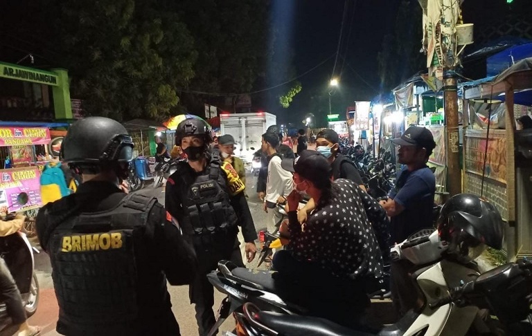Patroli Harkamtibmas di Tempat Keramaian, Sat Brimob Polda Jabar Imbau Prokes