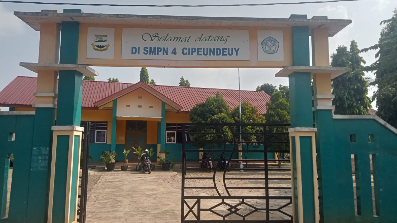 Dikonfirmasi Terkait Dugaan Pungli, Kepsek SMPN 4 Cipeundeuy Terkesan Emosional