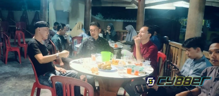Jalin Silaturahmi Serta Kedekatan Antara Stafnya, Kepala Pekon Talang Padang Menggelar Acara Buka Bersama