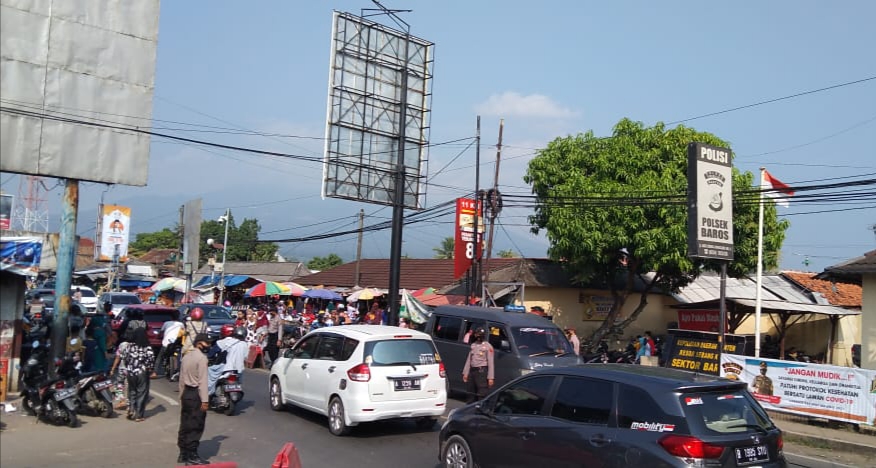 Urai Kemacetan, Seluruh Personel Polsek Baros Dikerahkan