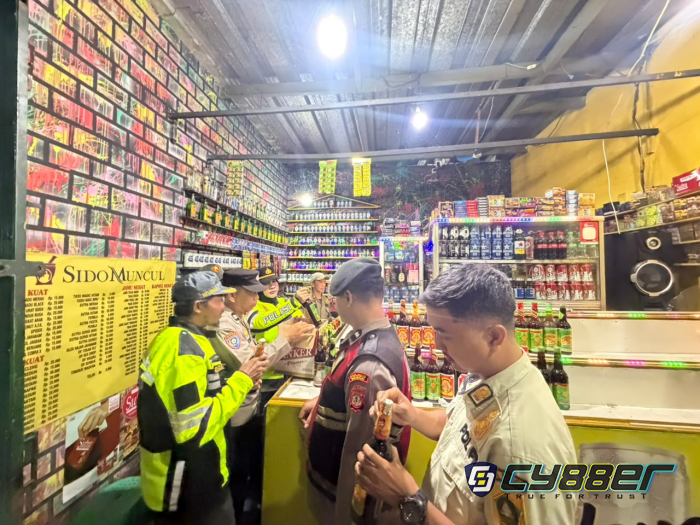 Tingkatkan Patroli Menjaga kondusifitas Wilayah Kapolsek Megamendung