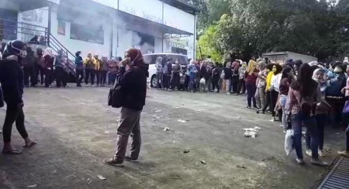 Karyawan  PT.Darma Abadi Mandiri Demo Tuntut THR di Bayar Semua