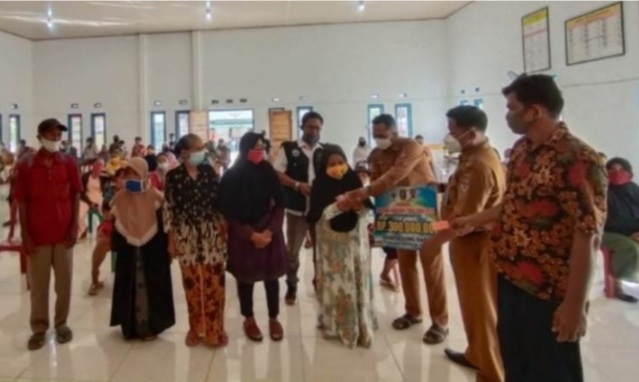 Pemerintah Gedung Ram Salurkan BLT-DD Tahap 1 Tahun 2021