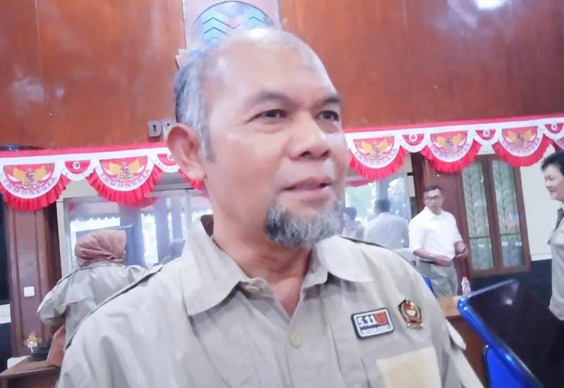 Sekretaris DPRD Cimahi Klarifikasi Soal Pemberian Baju dan Pin Kehormatan