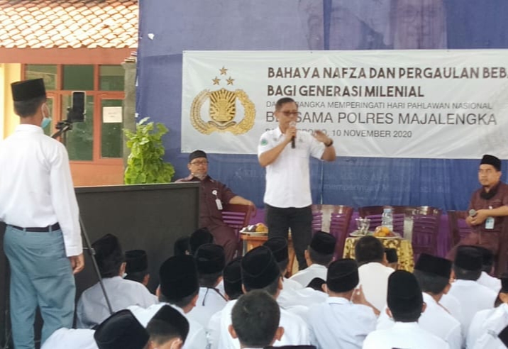 Sambangi Sekolah, Sat Reserse Narkoba Polres Majalengka Polda Jabar Sosialisasikan 3M Sekaligus Ajak Pelajar Hindari Narkoba