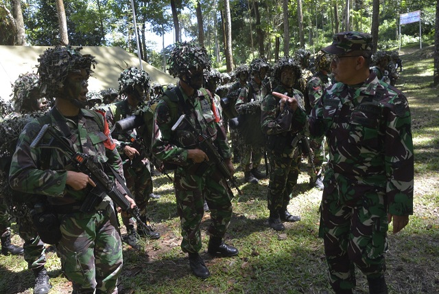 Danrem 062/Tn Tinjau Latihan Taktis Tk Regu Yonif Raider 301/Prabu Kiansantang
