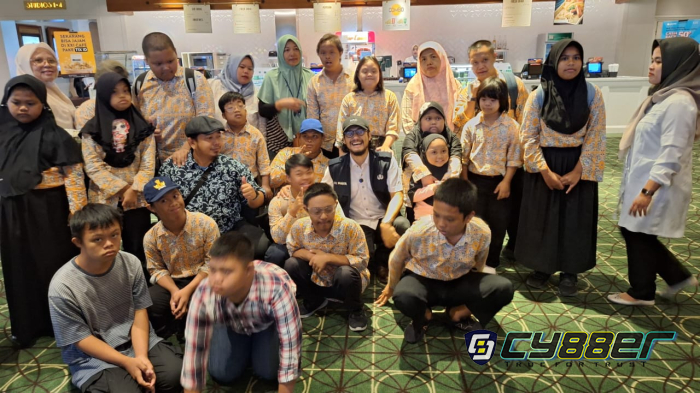 Pelukan Hangat untuk Anak Istimewa, Wakil Wali Kota Cilegon Nobar Bersama Penyandang Down Syndrome