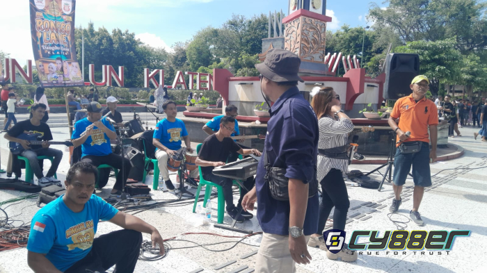 Pentas Dangdut Amal Warnai CFD Klaten, Pemuda Galang Donasi untuk Korban Banjir Aceh dan Sumatra