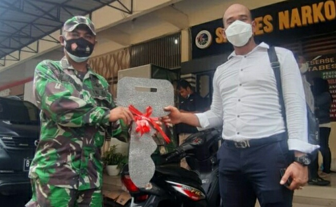 Kapolres Beri Hadiah Sepeda Motor Kepada Peltu Eliyaser