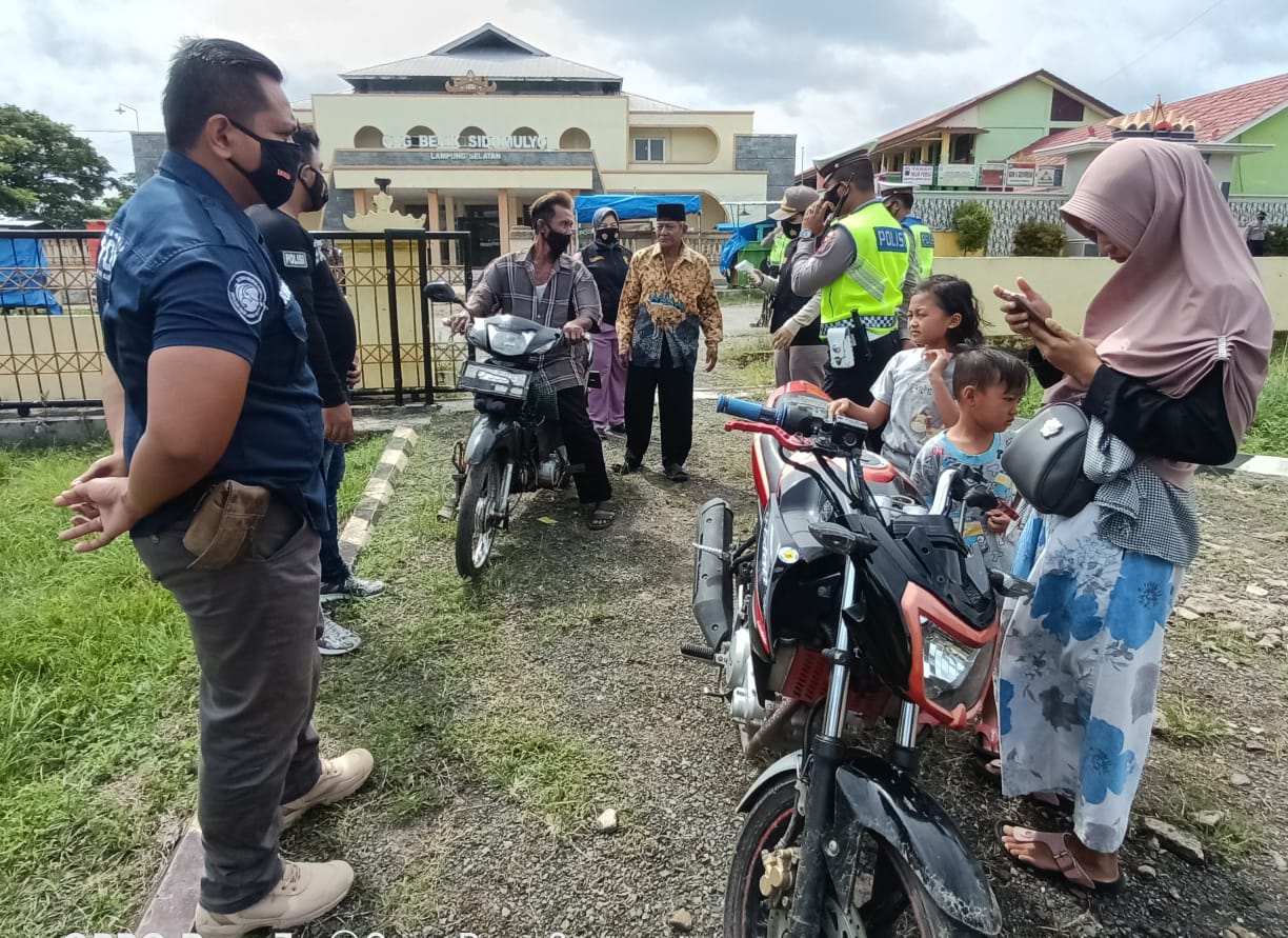 Forkopimcam,  KUPT Puskesmas,Kades Sidomulyo dan Polres Lamsel  Gelar Ops Yustisi