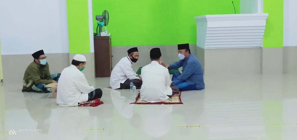 Jumadi Imbau Warga Tetap Patuhi Protokol Kesehatan Saat Melaksanakan Sholat Tarawih di Masjid Ash Sodikin, 
