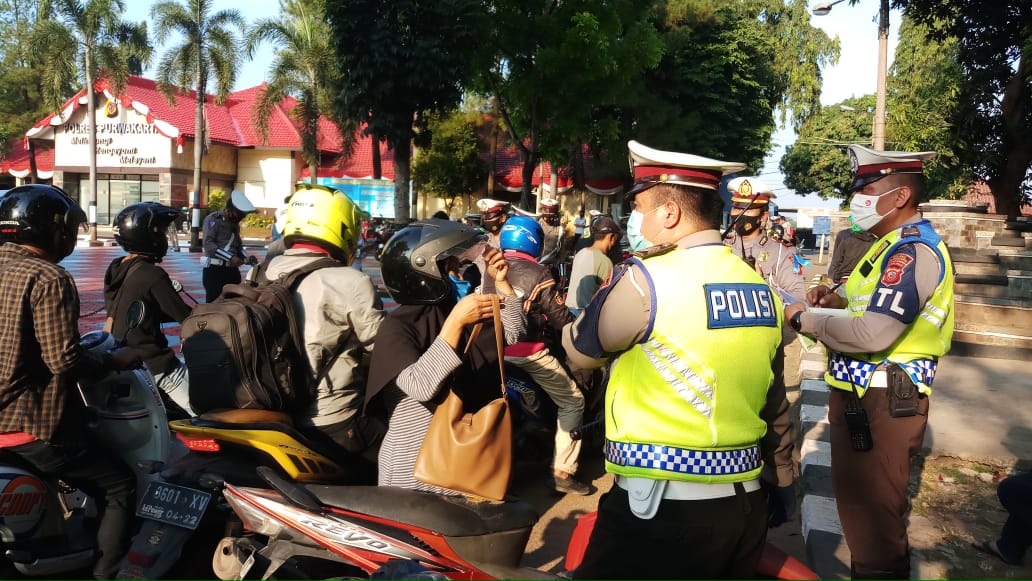 Kasatlantas Polres Purwakarta, Ingatkan Pengguna Jalan Patuhi Peraturan Lalulintas