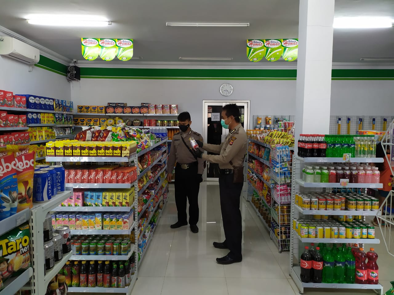 Kembali Polsek Sindang Sisir Kebutuhan Pokok Masyarakat di Beberpa Toko Minimarket