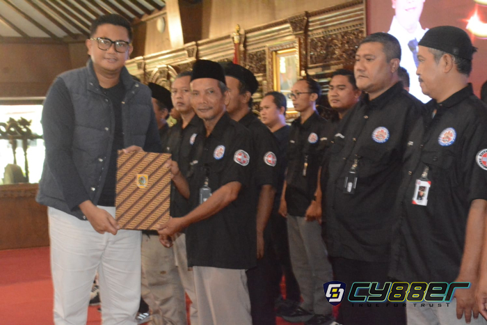 Pengukuhan SAK oleh Bupati Klaten Perkuat Layanan Ambulans Gratis dan Solidaritas Kemanusiaan