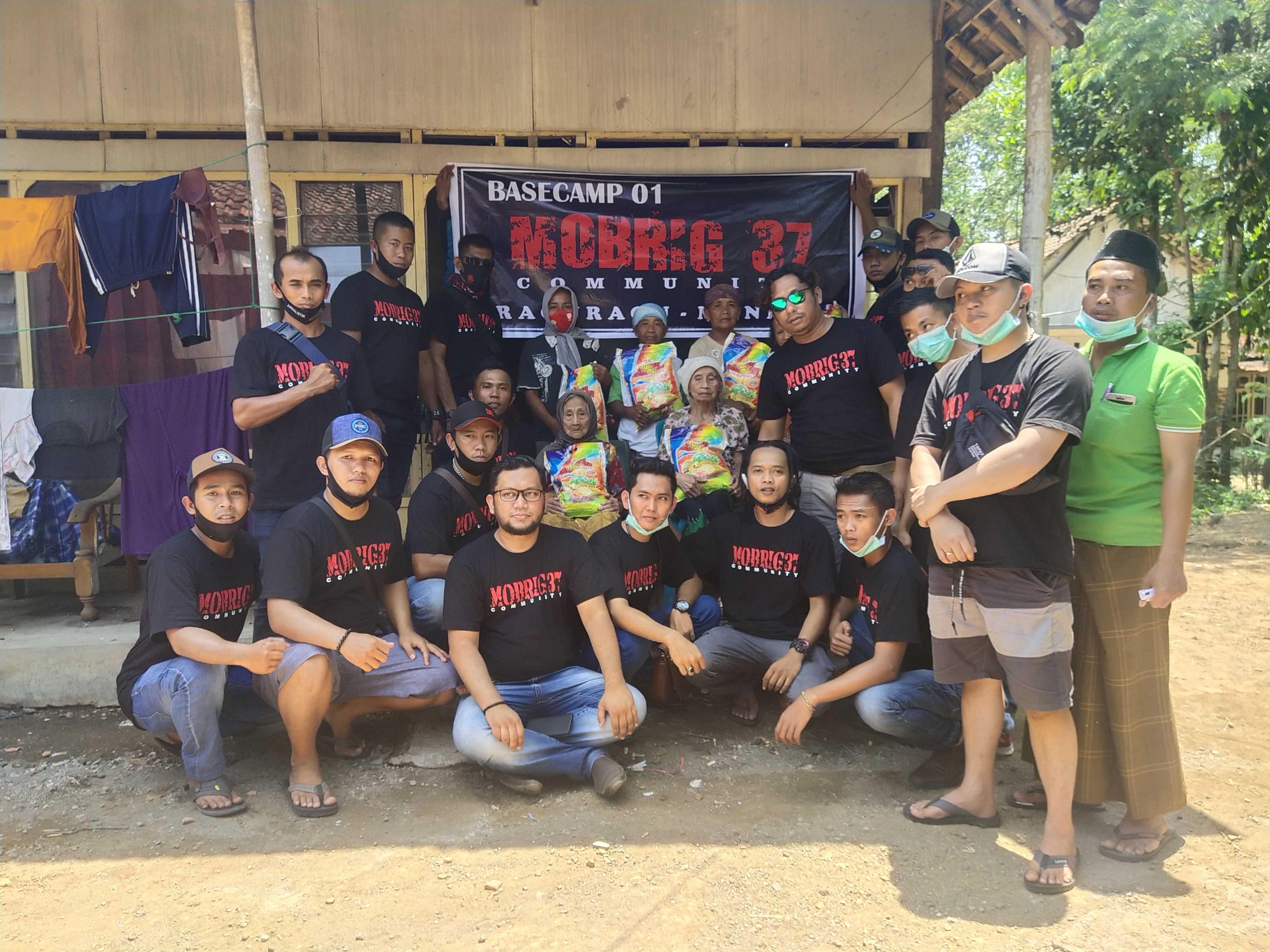 Mobrig37 Gandeng Korwil Jatim Cyber88 Sambut Hari Pahlawan Bagi Sembako Kepada Warga Miskin