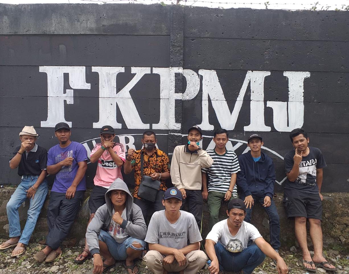 Cegah Banjir Dan Ciptakan Daerah bersih FKPMJ Laksanakan Baksos Dengan Cara Bersihkan Lingkungan