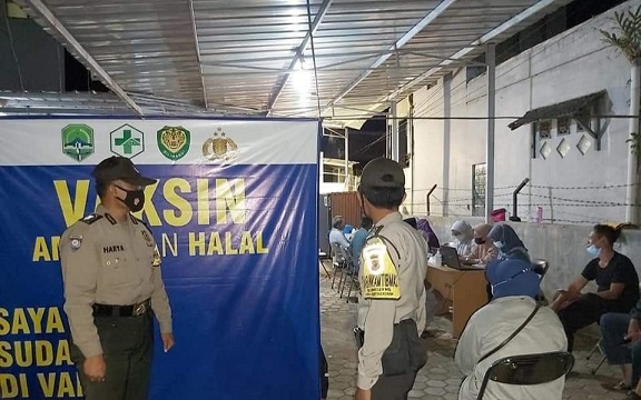 Berikan Rasa Aman, Polres Majalengka Polda Jabar Monitoring Vaksinasi Hari Ke 2 Guru SD dan Calon Jemaah Haji