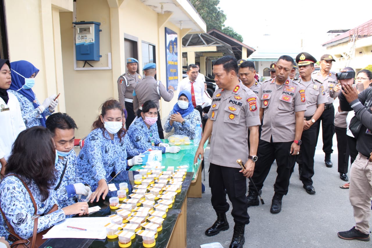 PJU dan Jajaran Polsek dan Polres Sergai Tes Urine Mendadak, 1 Personil Positif Narkoba