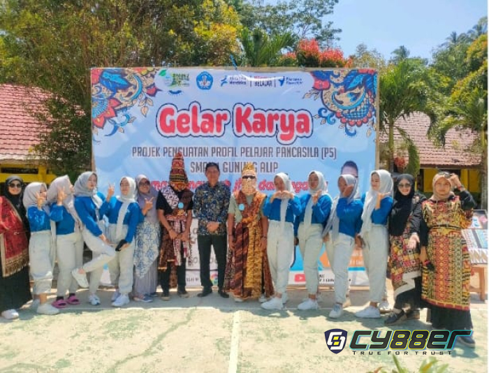SMAN 1 Gunung Alip Ciptakan Kreasi Perpaduan Batik dan Gerak Kreatif
