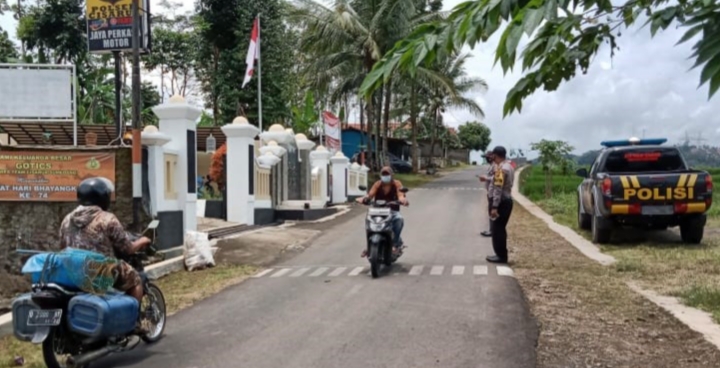 Kapolsek Cisarua Laksanakan Ops Yustisi Dalam Rangka Penerapan Sanksi Administratif 
