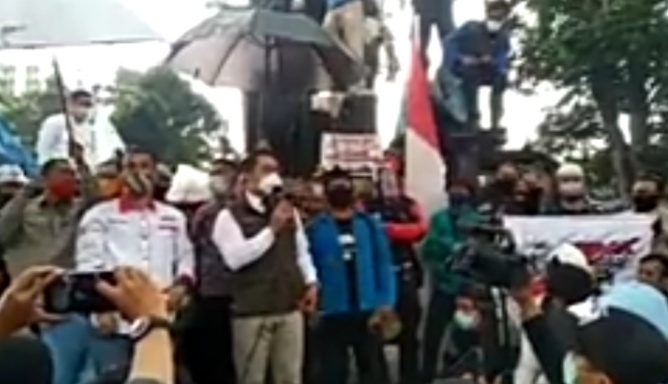 Temui Massa Aksi Buruh, Ridwan Kamil Nyatakan Akan Kirim Surat Aspirasi