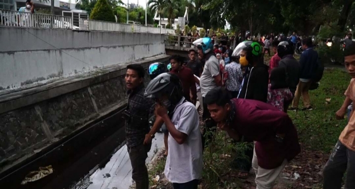 Warga Pekanbaru Digegerkan dengan Penemuan Mayat di Parit Jalan Sudirman