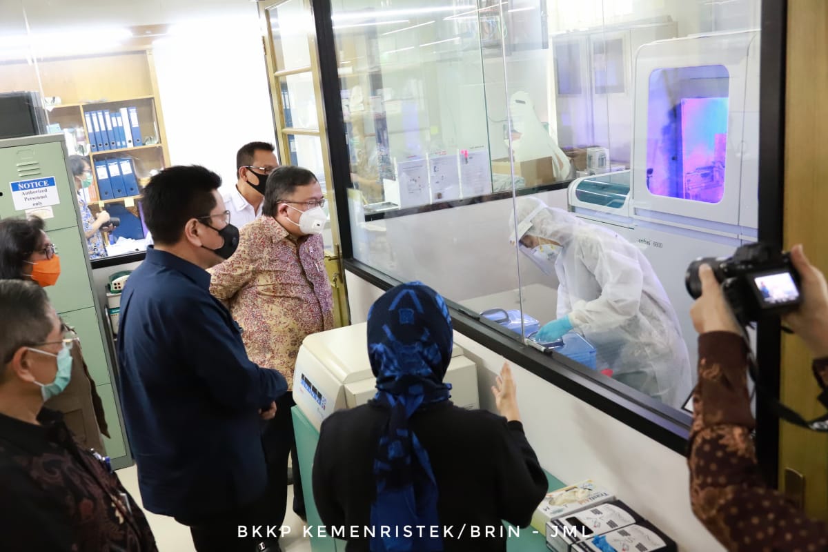 Menristek/Kepala BRIN Resmikan Pengoperasian Mesin Cobas 6800 Systems untuk Peningkatan Kapasitas Uji Covid-19