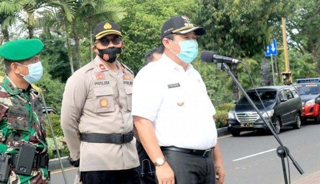 Hadiri Apel Gelar Pasukan TNI, Bupati Artha Tekankan Pilkada Lancar, Aman, dan Damai