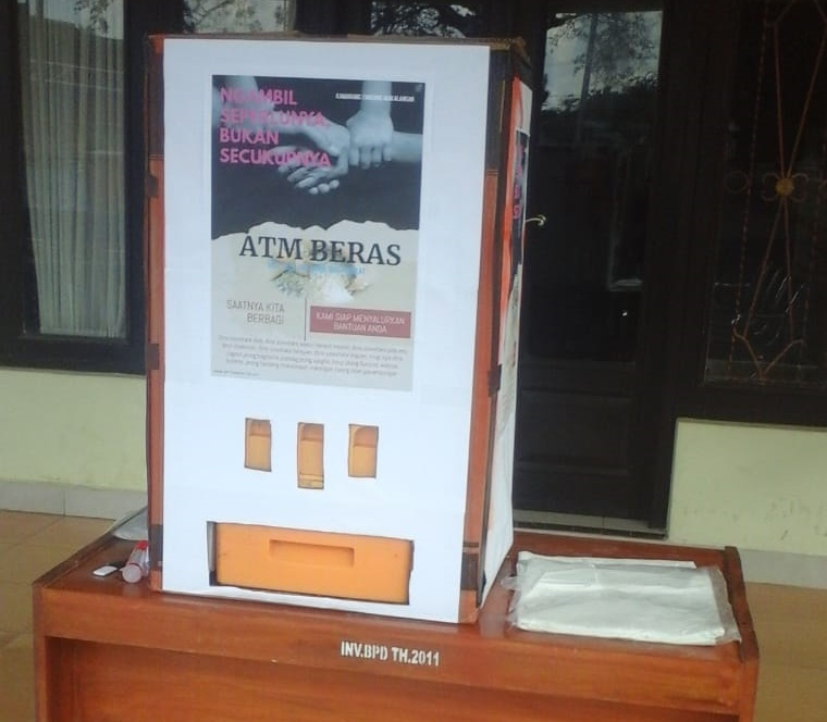 Kepala Desa Kamarang Mengadakan Program ATM Beras Untuk Masyarakat Kurang Mampu Akibat Dampak Covid-19