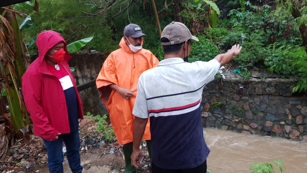 Luapan Air di Jalan Protokol, Widiastadi Nugroho Tinjau Drainase