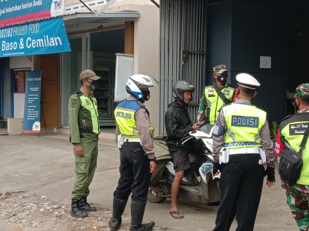Polresta Bandung Polda Jabar Bersama Koramil dan Satpol PP Laksanakan Operasi Yustisi Dalam Rangka PPKM