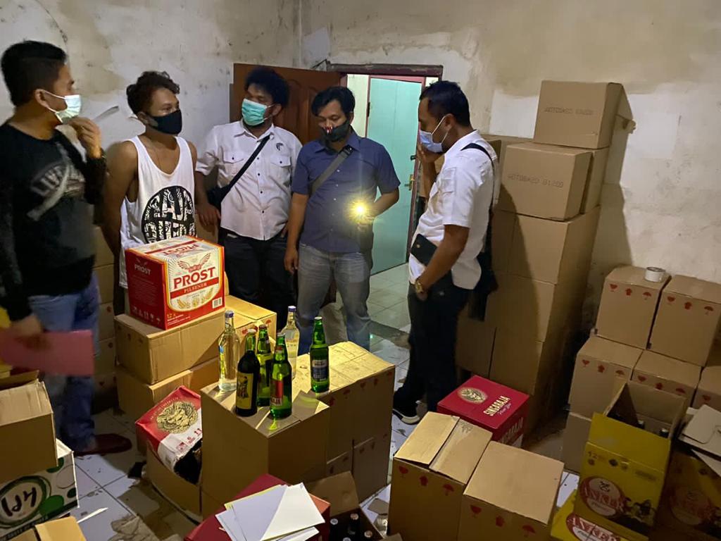 Jelang Natal dan Tahun Baru, Ratusan Botol Miras Berhasil Diamankan Sat Narkoba Polres Majalengka Polda Jabar