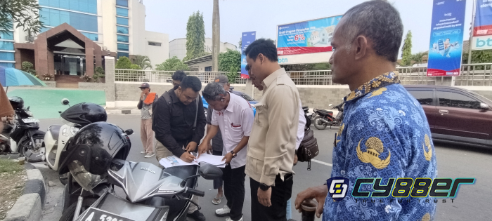 Verifikasi Bantuan Becak Listrik Presiden, Sejumlah Pengayuh Becak di Cilegon Mulai Didata