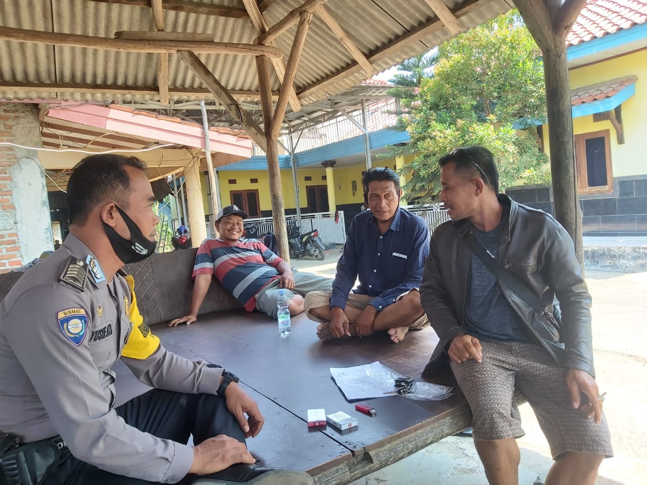 Bhabinkamtibmas Polsek Kroya Sambangi Warganya dan Sampaikan Pesan Kamtibmas
