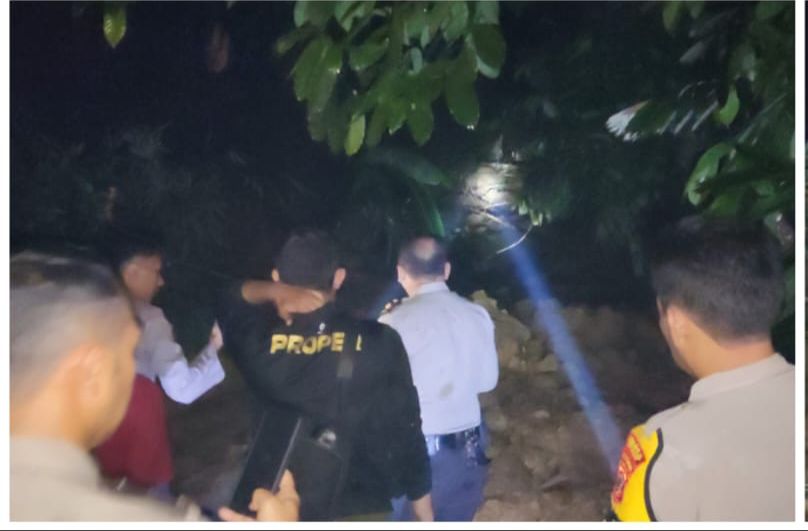 Aksi Sigap Polsek Caringin Cek Lolasi Tanah Longsor di Desa Tangkil, Akibat Hujan Lebat