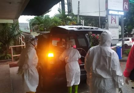Mayat Seorang Perempuan Transpuan di Evakuasi Polisi Disebuah Hotel di Bandung