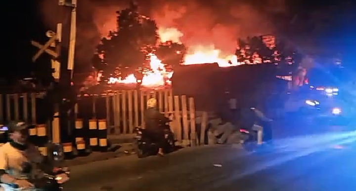 10 Rumah Ludes Terbakar di Cicalengka